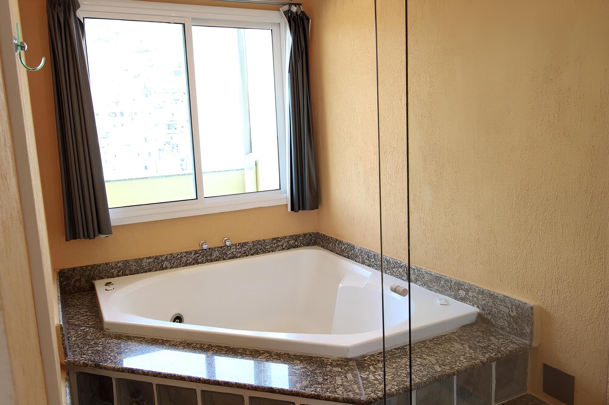 Pineapples F1137 Copacabana Elegant Penthouse