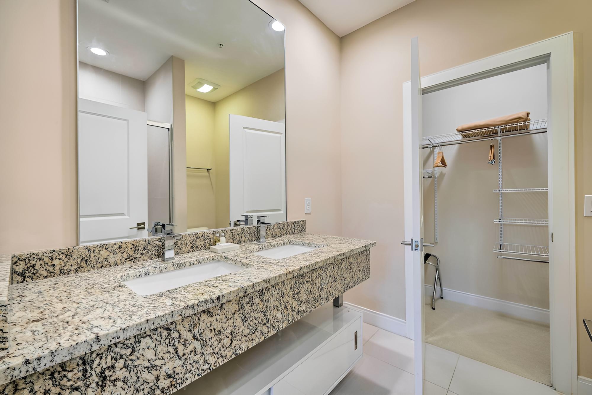 Kissimmee Townhome < 2 Mi to Disney World!