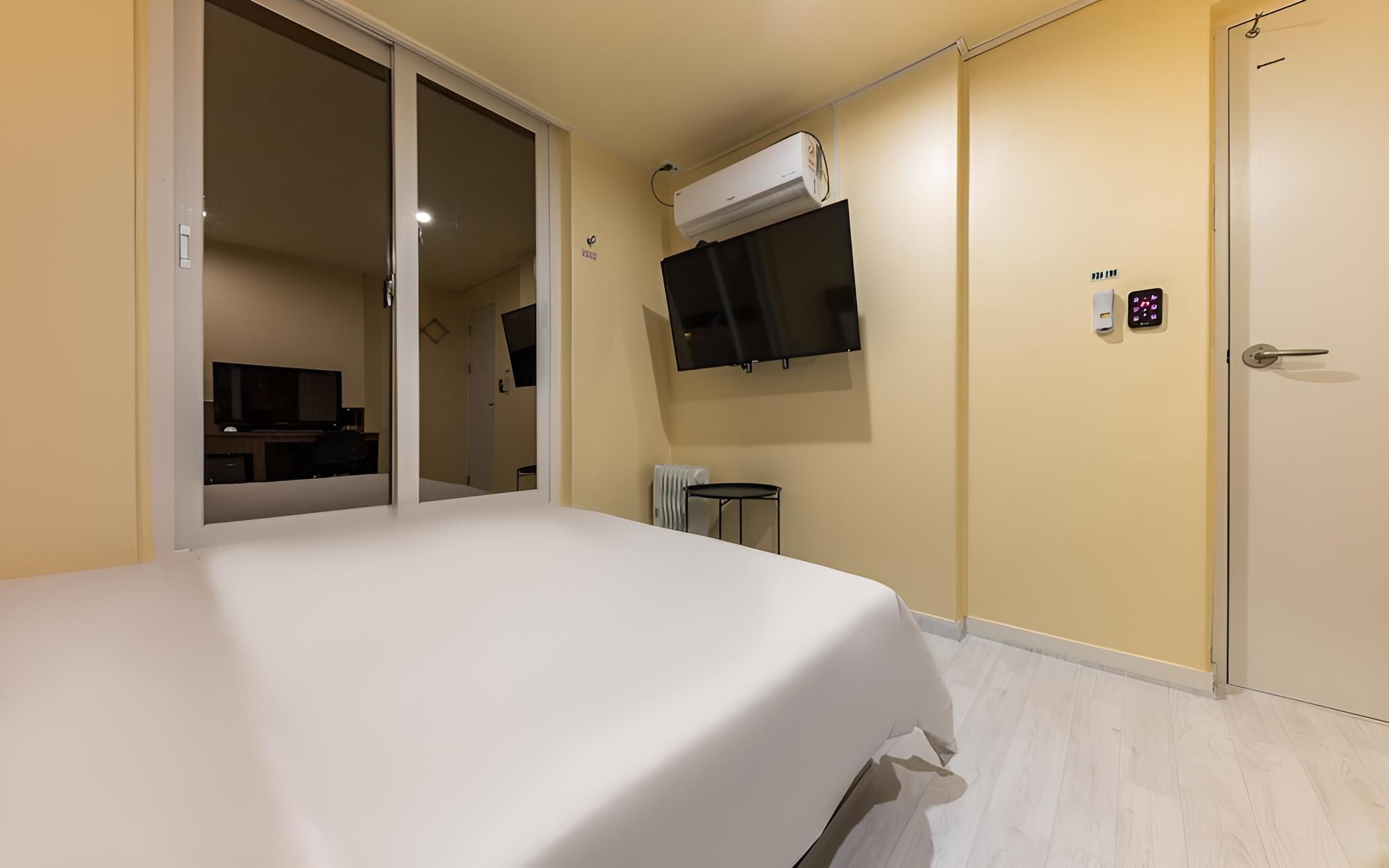 Changwon Jinhae Hotel Lrui