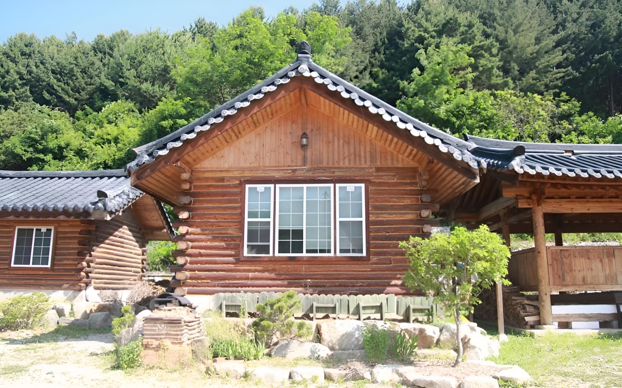 Pyeongchang Hwangtogudeulmaeul Pension