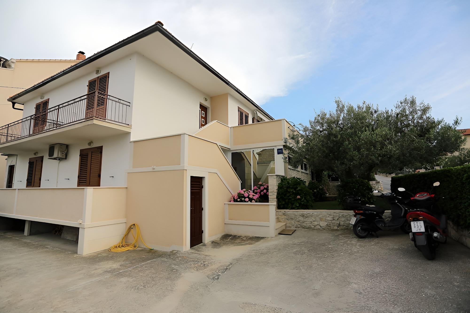 Mut - 250 m From Beach - A1