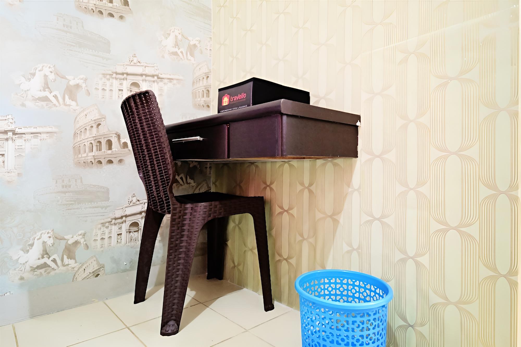 Minimalist Studio Room at Serpong Greenview