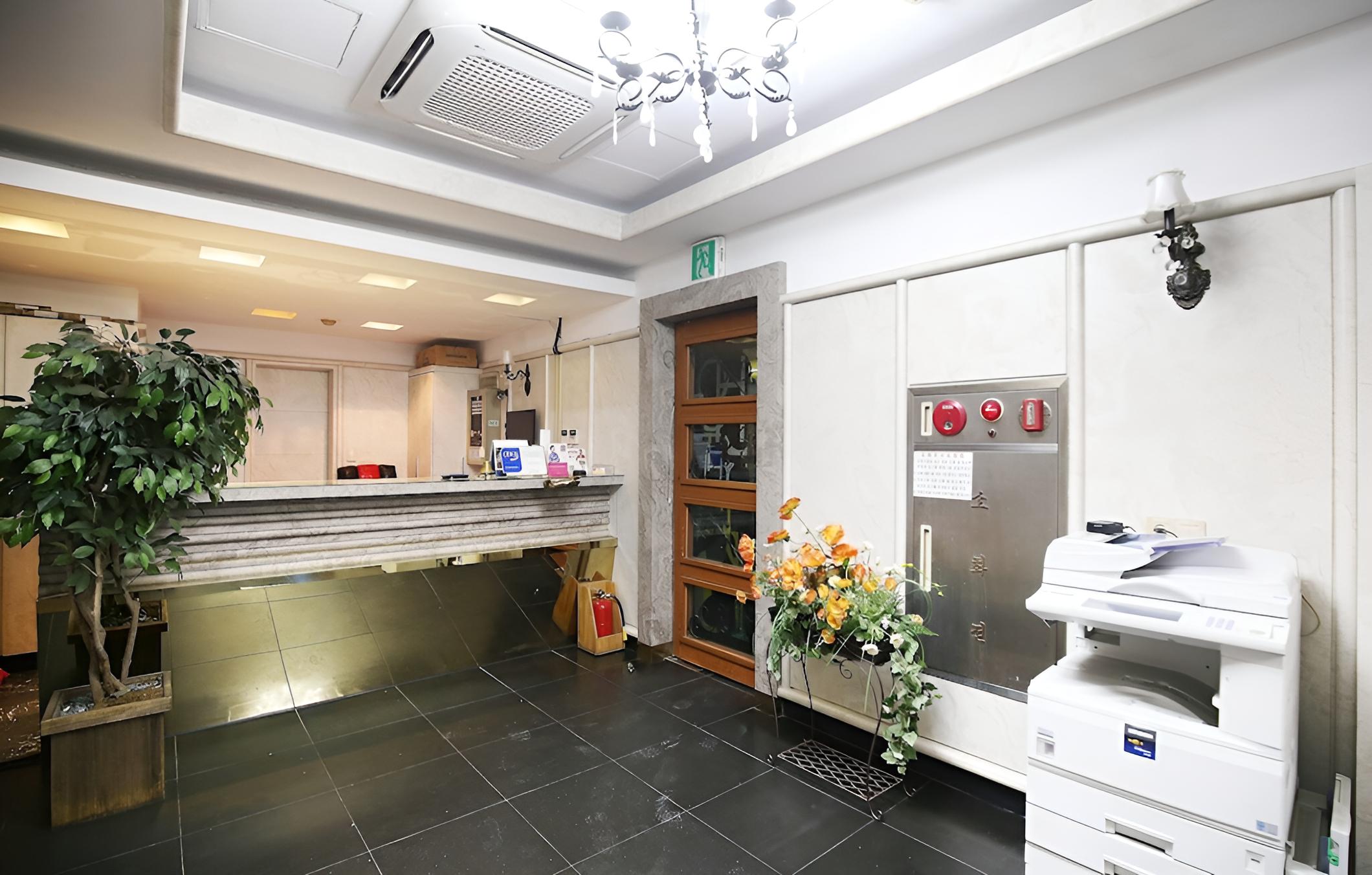 Cheonan Hotel Luis view 3