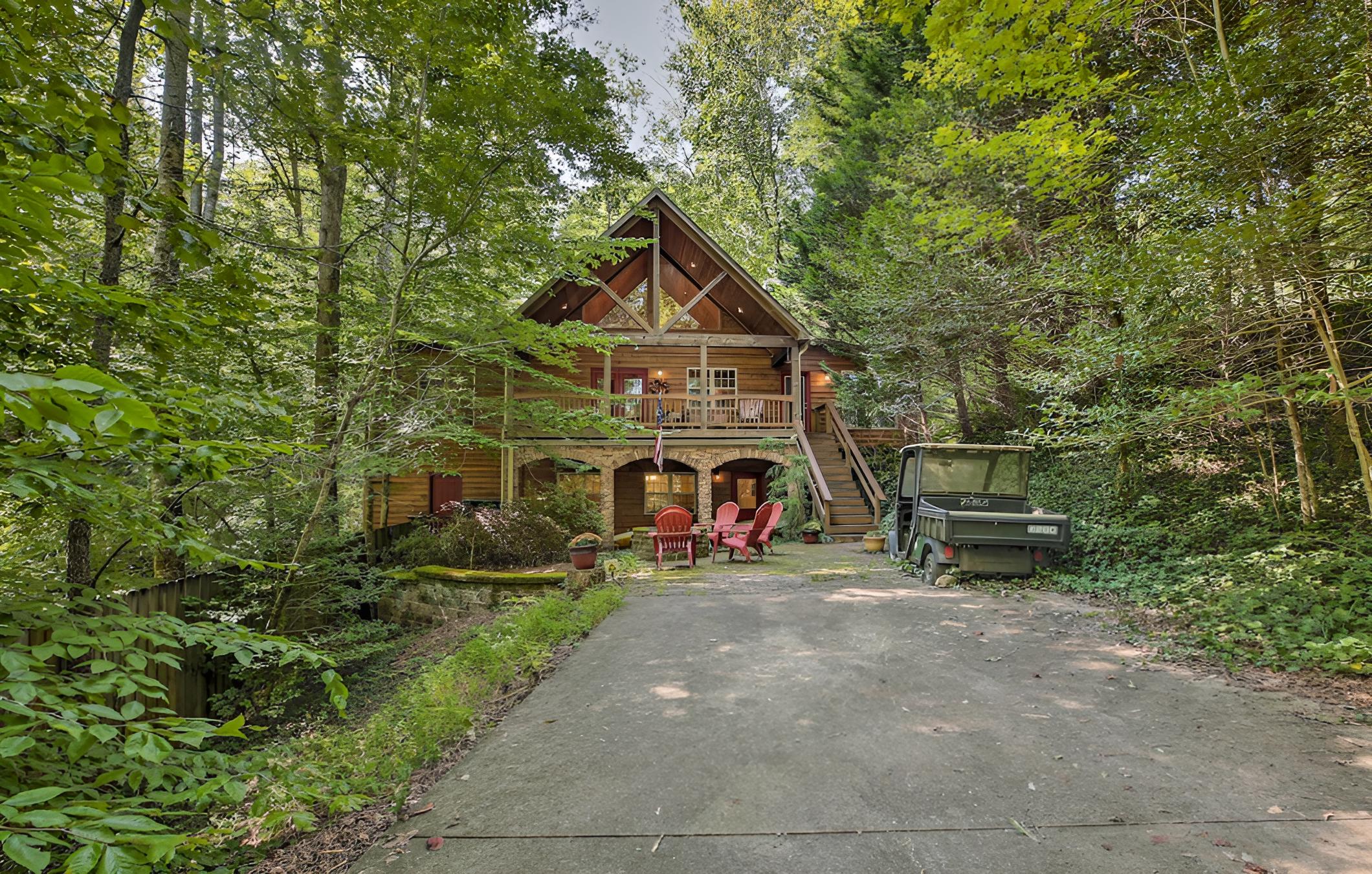Cozy Cabin w/ Deck, Walk to Wildcat Creek & Dining