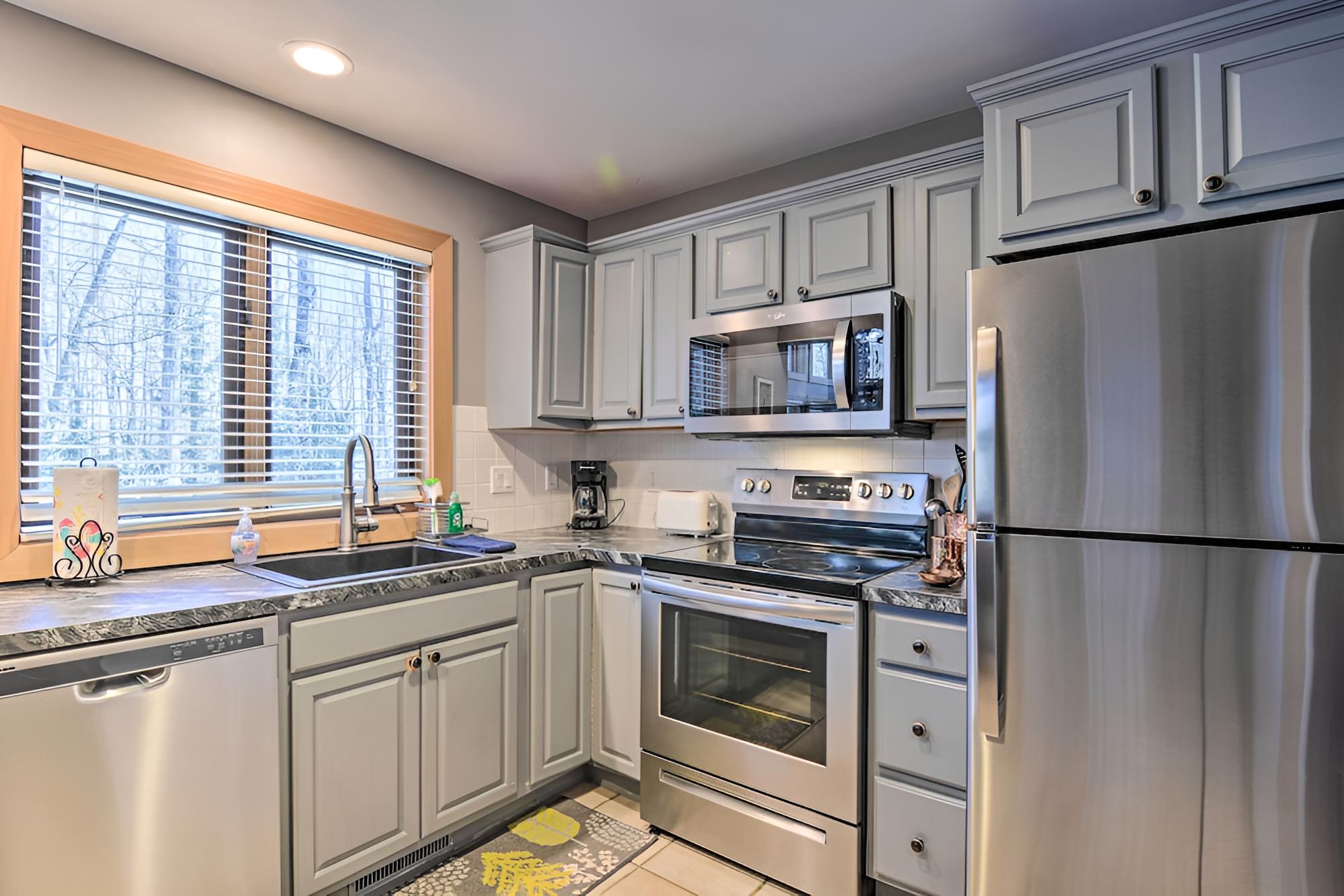 Cozy Boyne Falls Home - Walk to Slopes & Fairways!