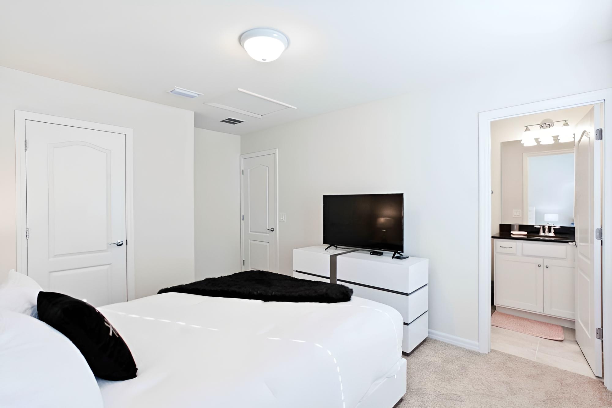 Windsor at Westside 9017 - Image 3