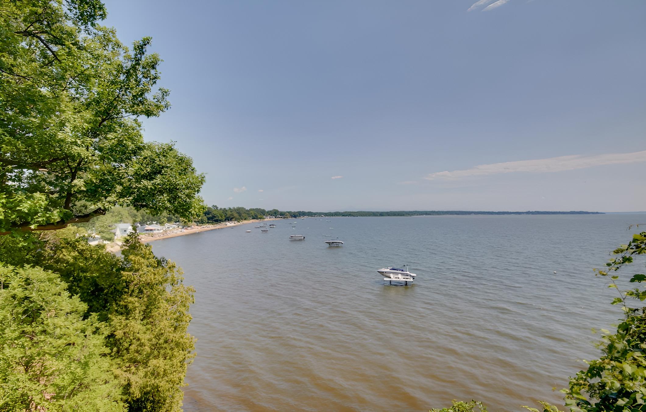 Rustic Lake House on Lake Champlain's Barney Point