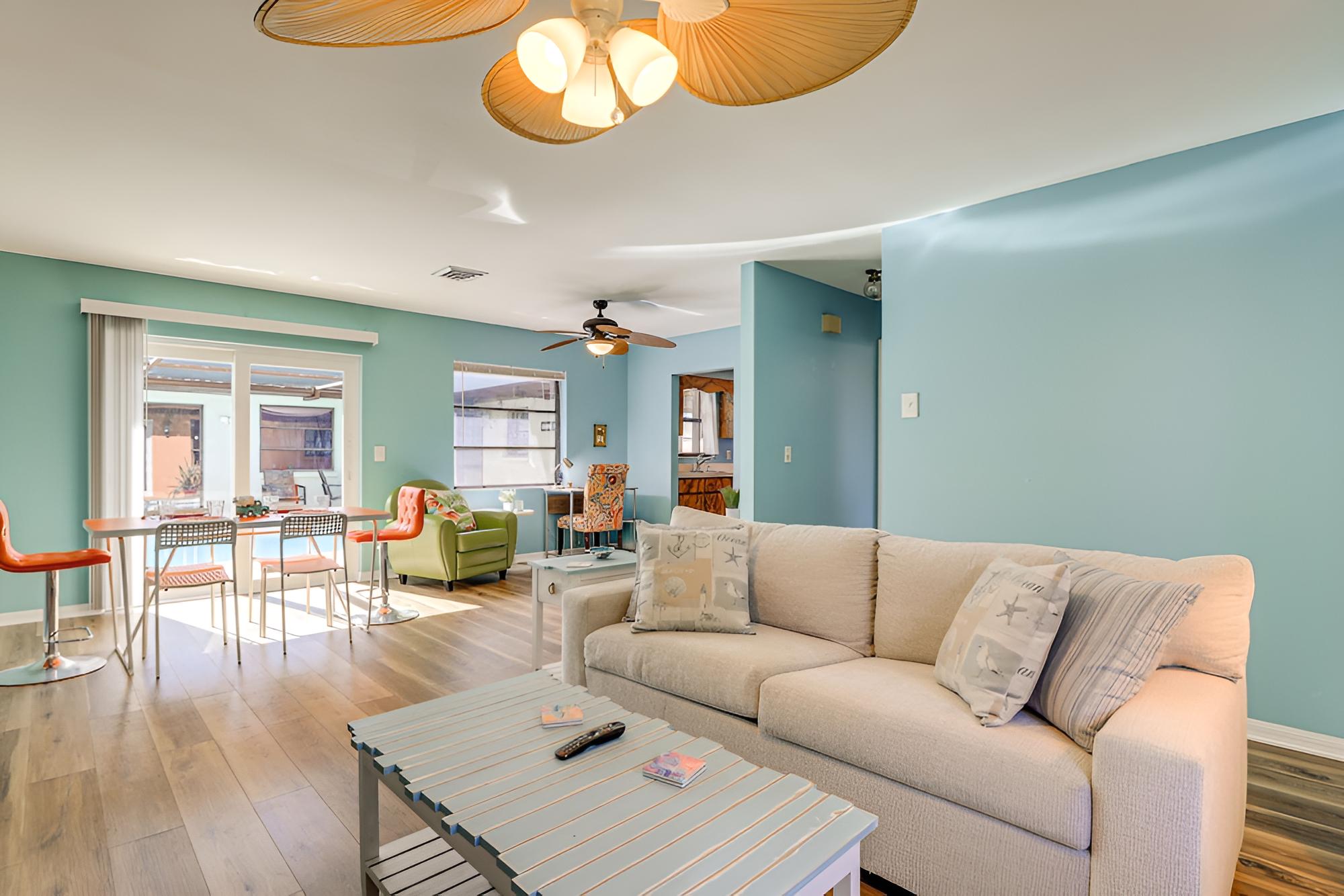 Englewood Duplex With Shared Lanai: 7 Mi to Beach!