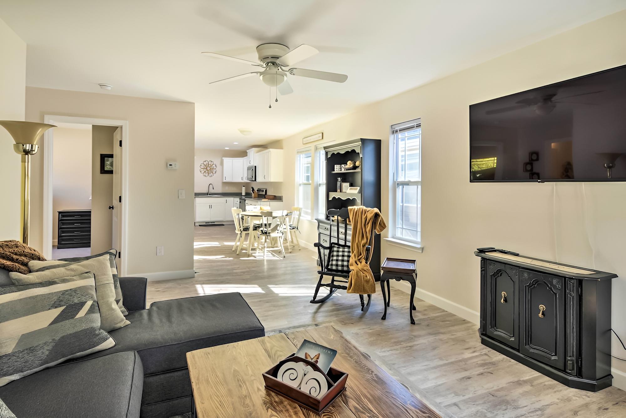 Family-friendly Greer Home w/ Balcony & Yard!