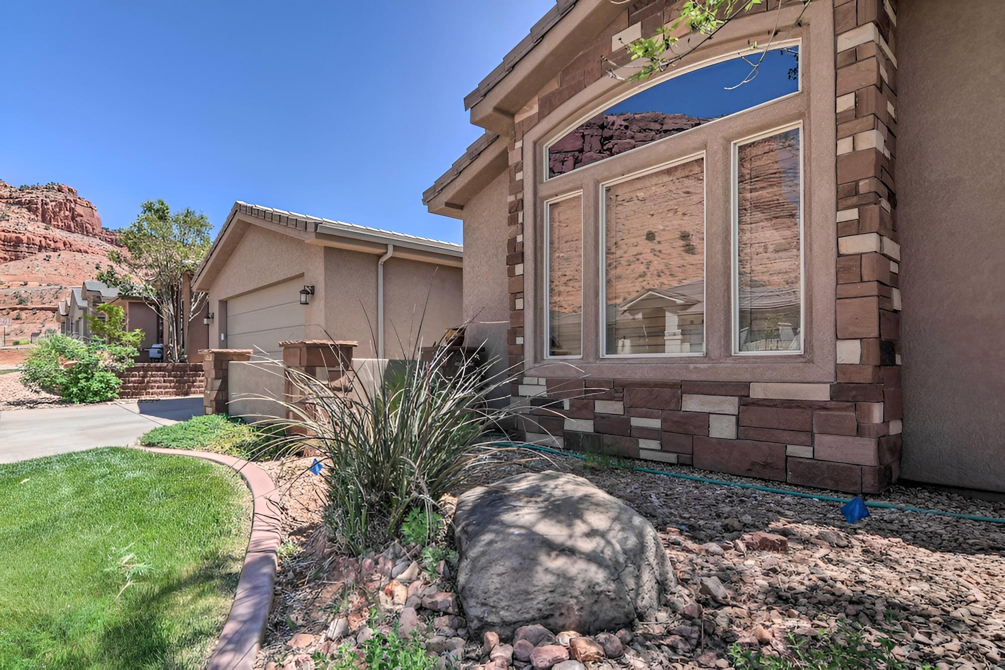 Elegant Kanab Home: Mtn Views & Hiking Trail!