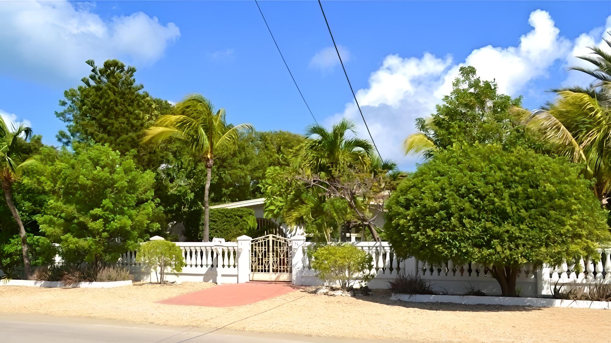 Aruba Tropical Garden Home