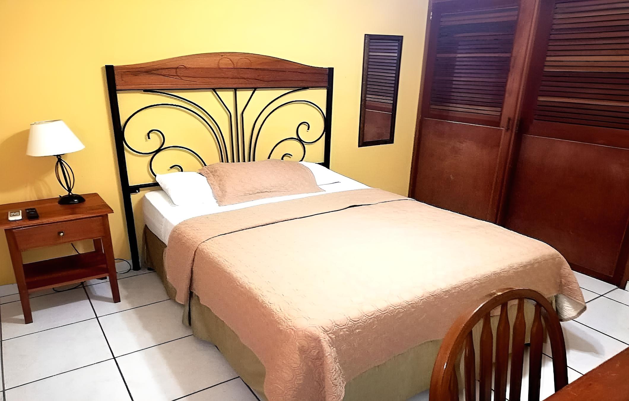 THE Green Frog Inn Bed and Breakfast
