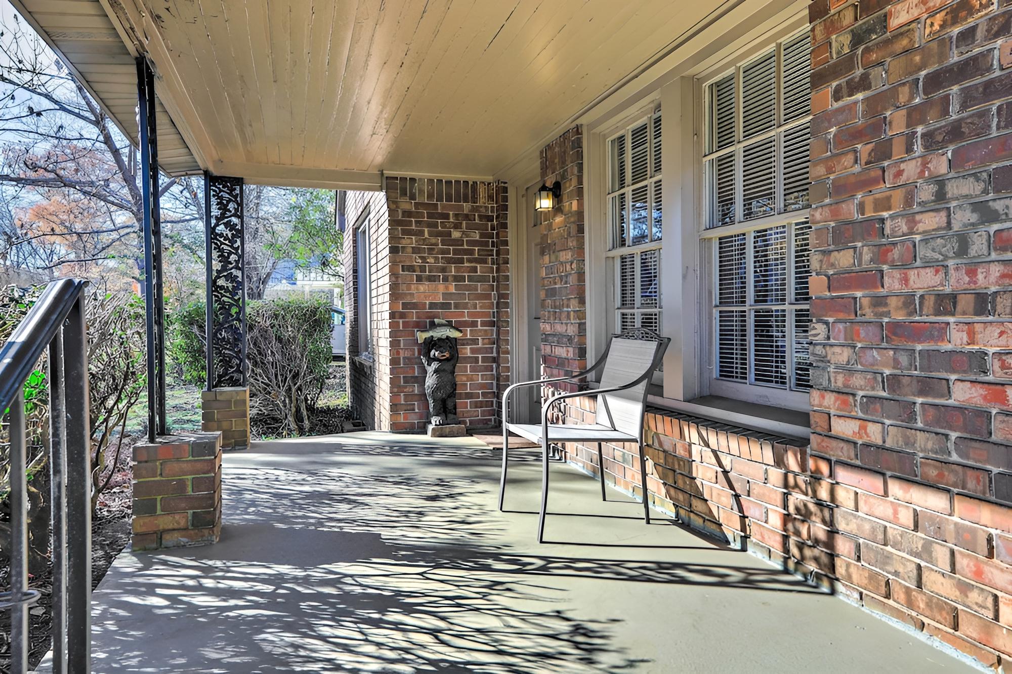Lutherville Home Close to Shopping + More!