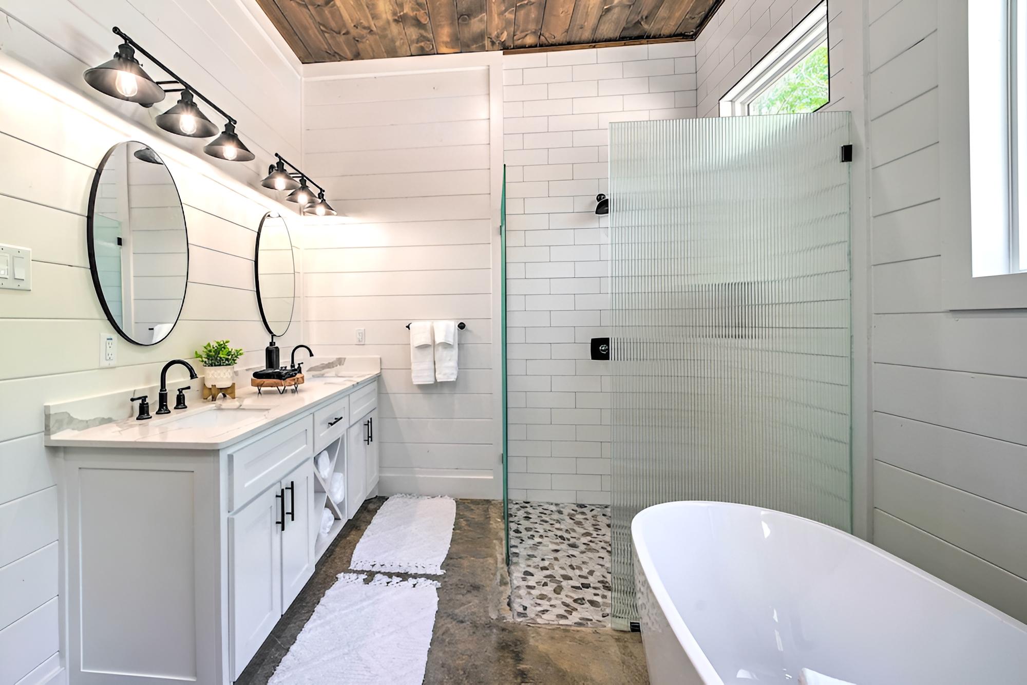 Upscale Broken Bow Cabin w/ Hot Tub + Trails!