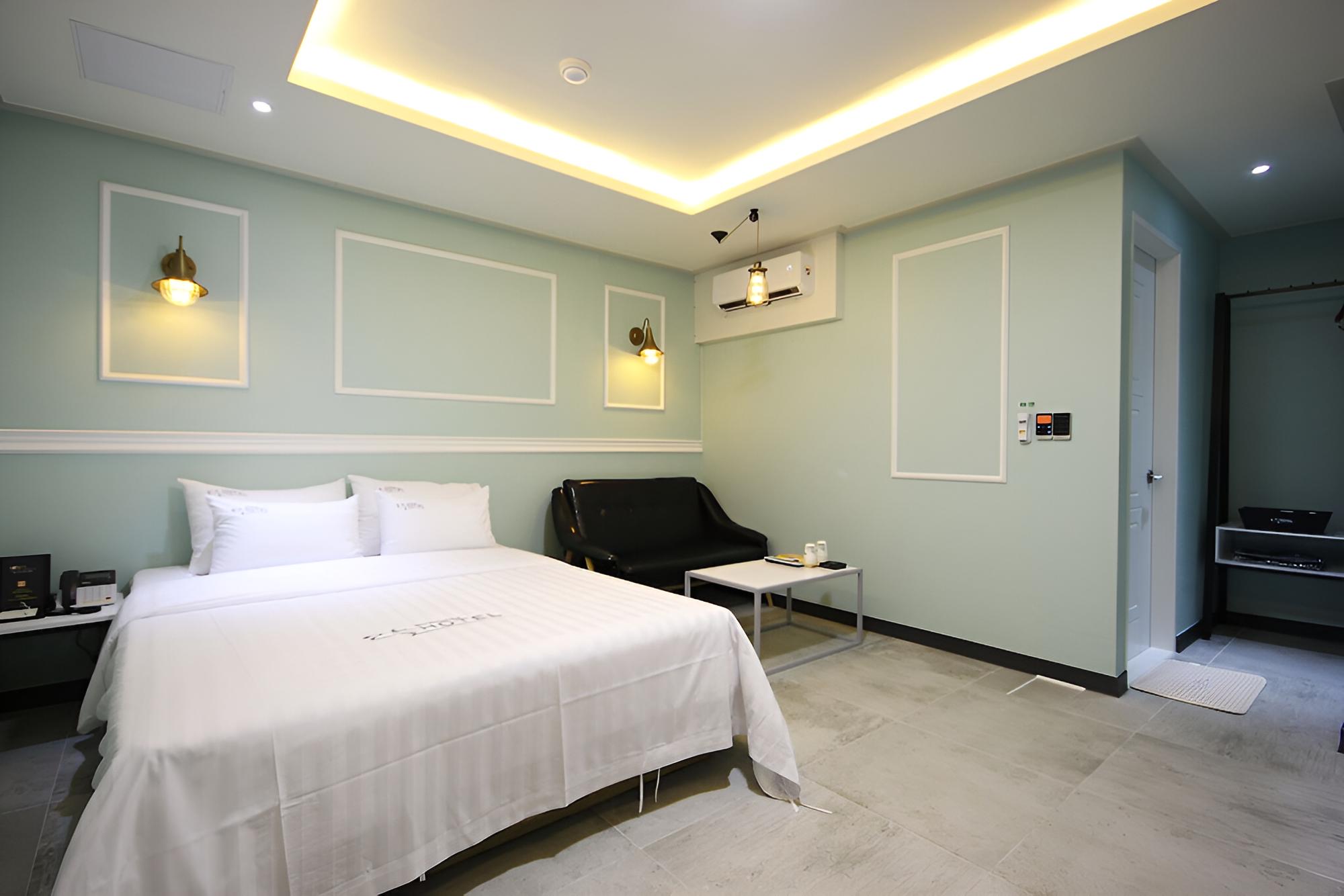 Muan Namak Oneul Hotel