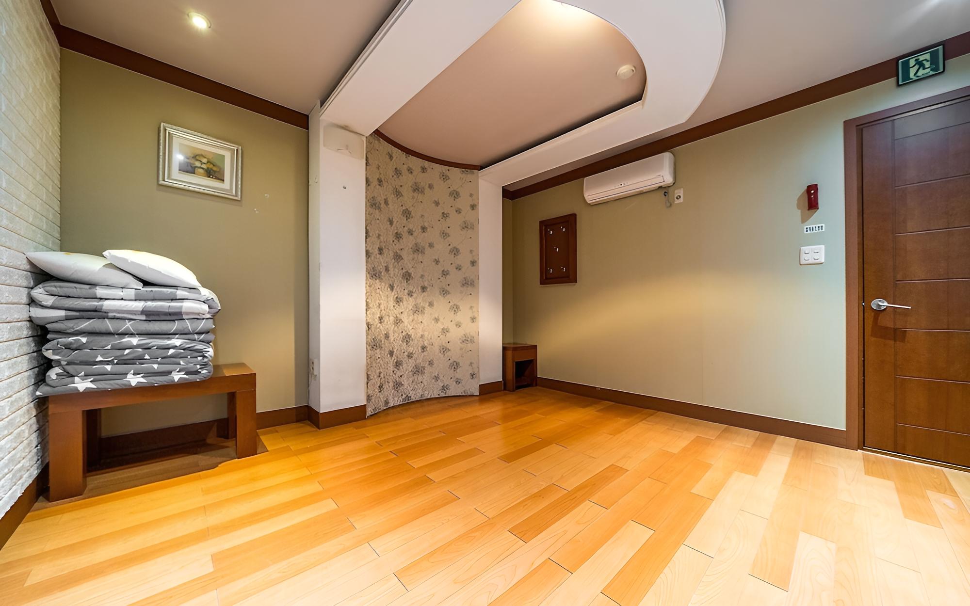 Taebaek Tourist Hotel view 2