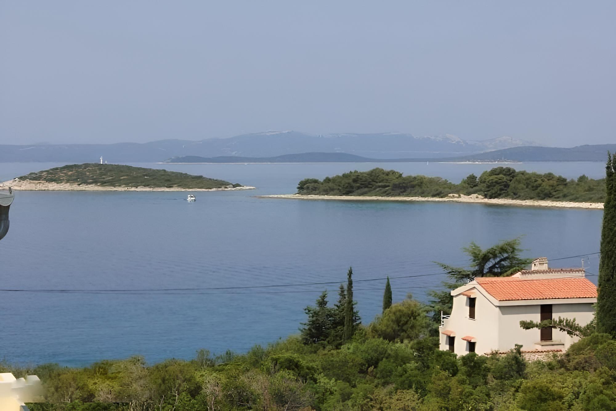 Glory - 80m From Beach - A1