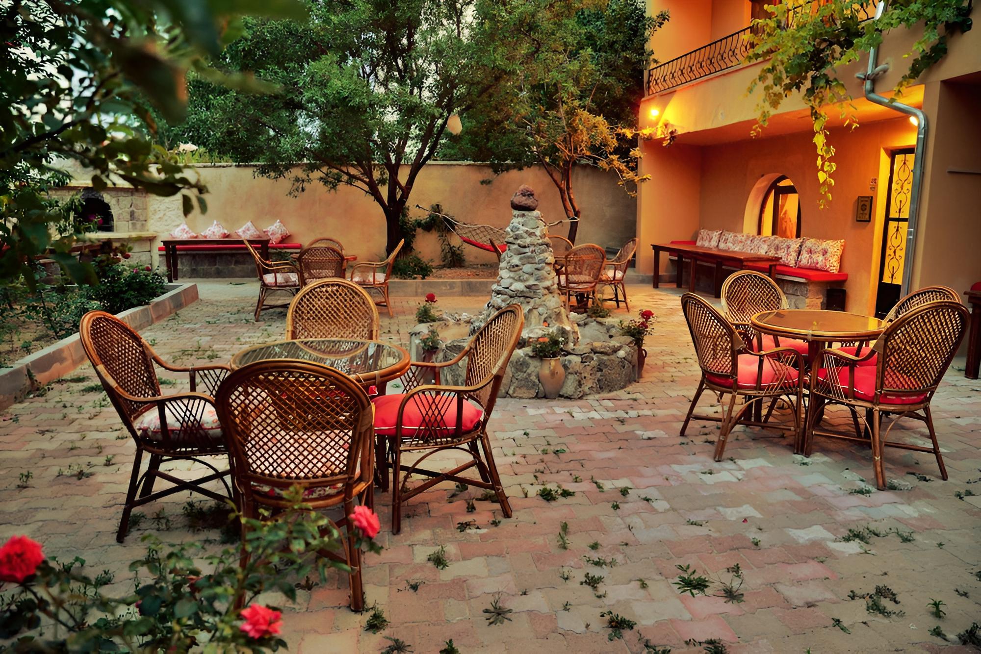 Dedeli Deluxe Hotel