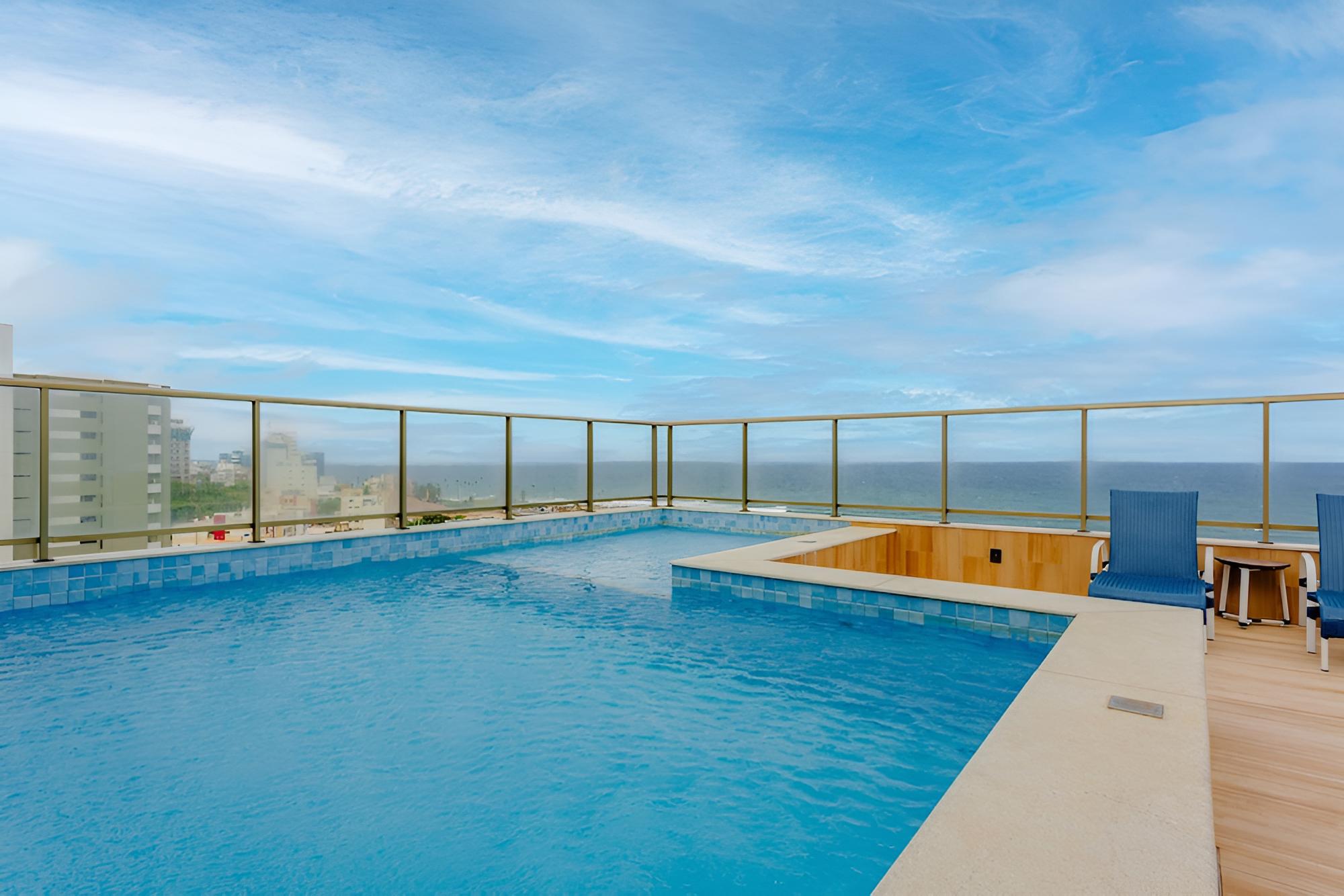 CZ01 Lindo Quarto e Sala com Vista Mar