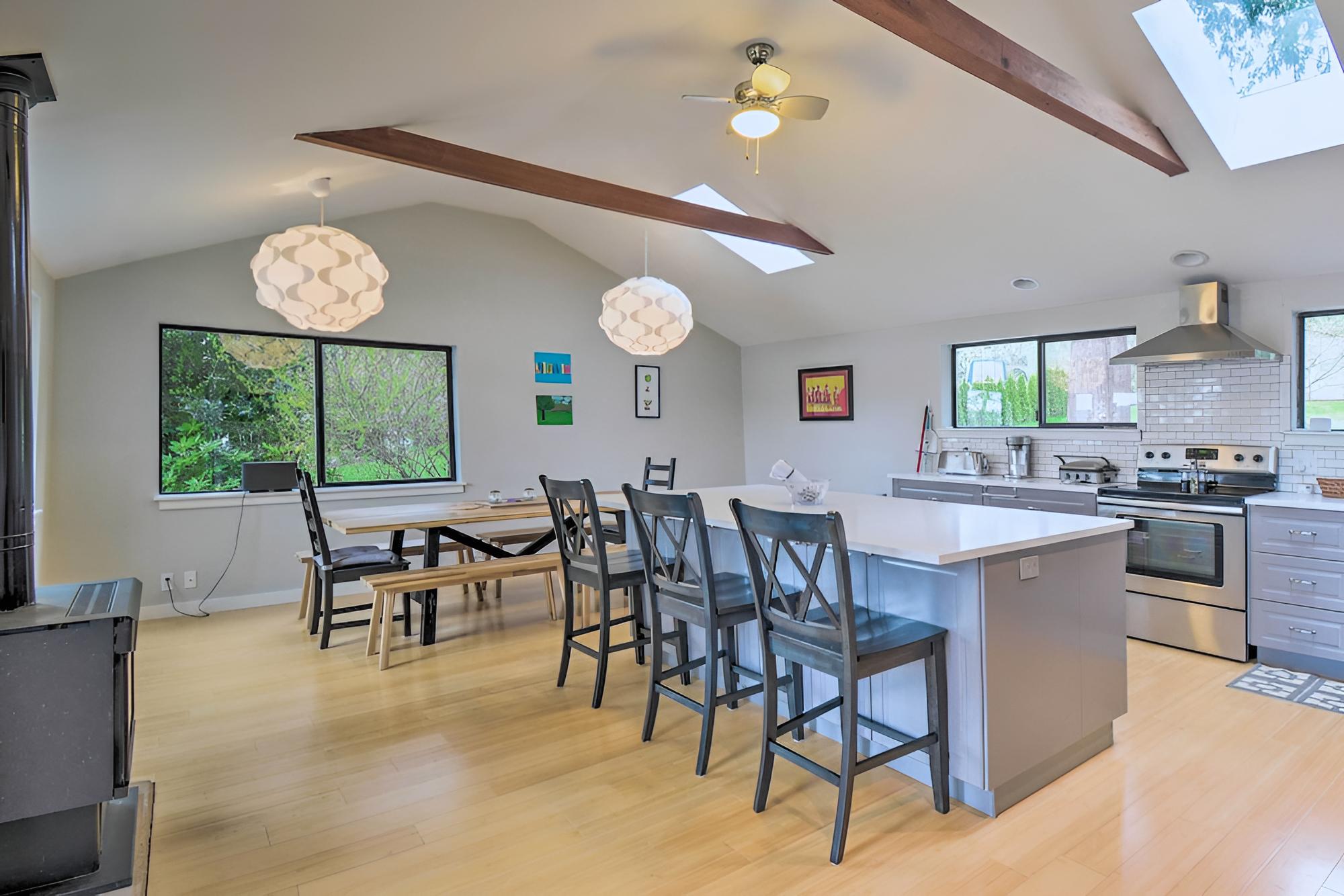 Renovated Kingston Home: Game Room & Deck!