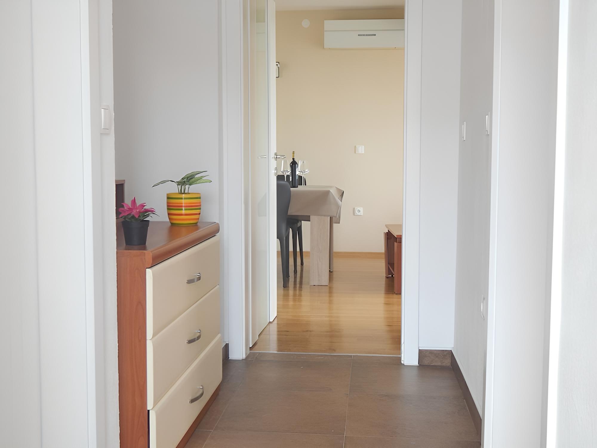 Alica - Free Parking - A