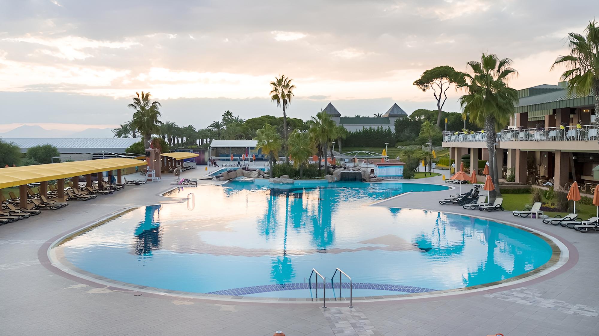 MEDWORLD Health Center Pine Beach Belek