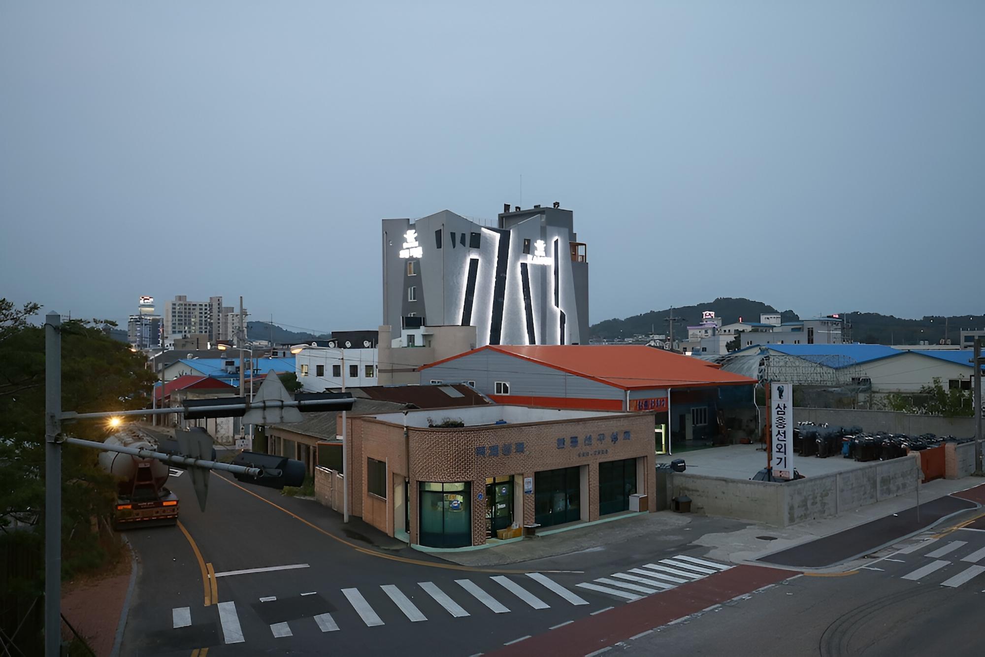 Seocheon Hotel Kamon