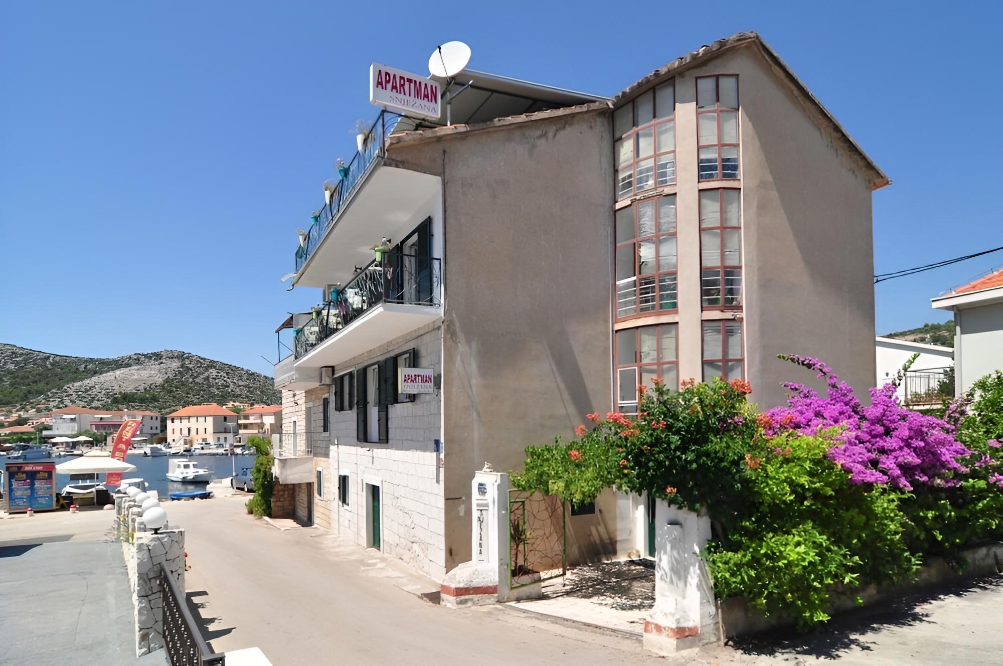 Snježa - 20 m From the sea - A2