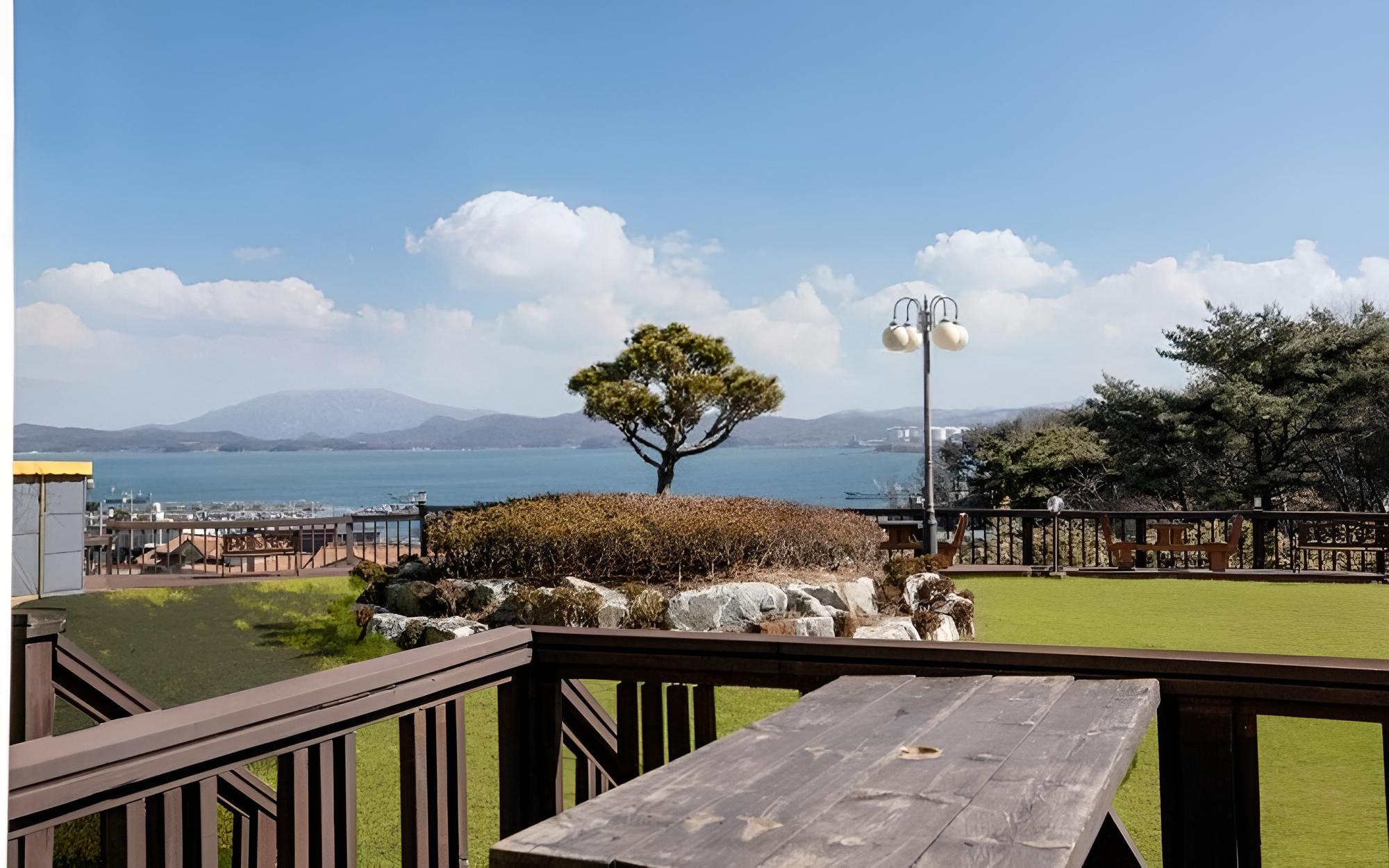 Taean Lemon Treen Pension