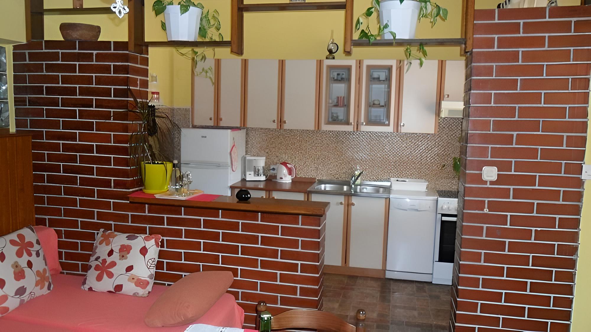 Ralje - 100m From the sea & Free Parking - A2