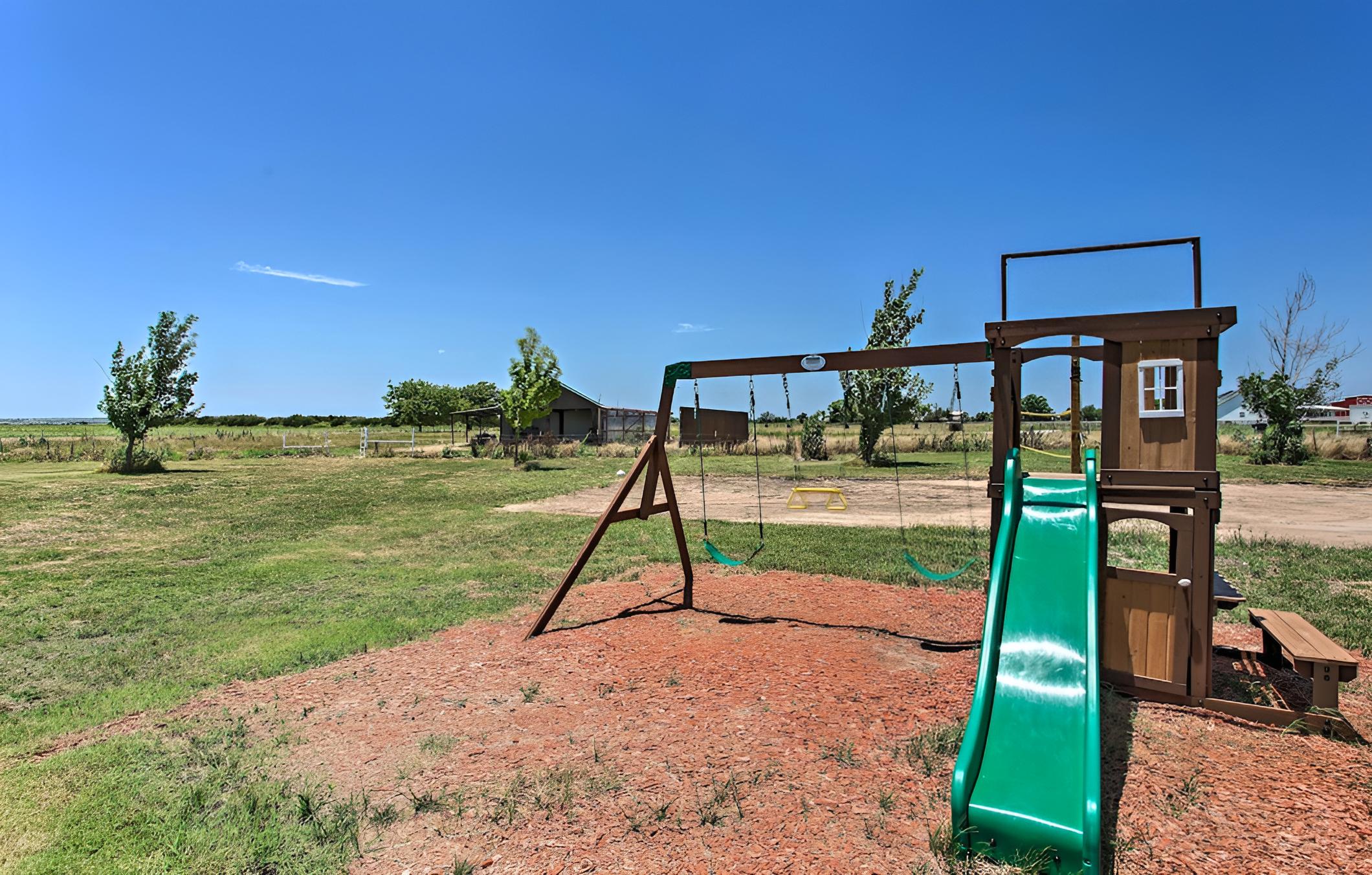 11-acre Log Cabin w/ Jungle Gym & Sand Volleyball