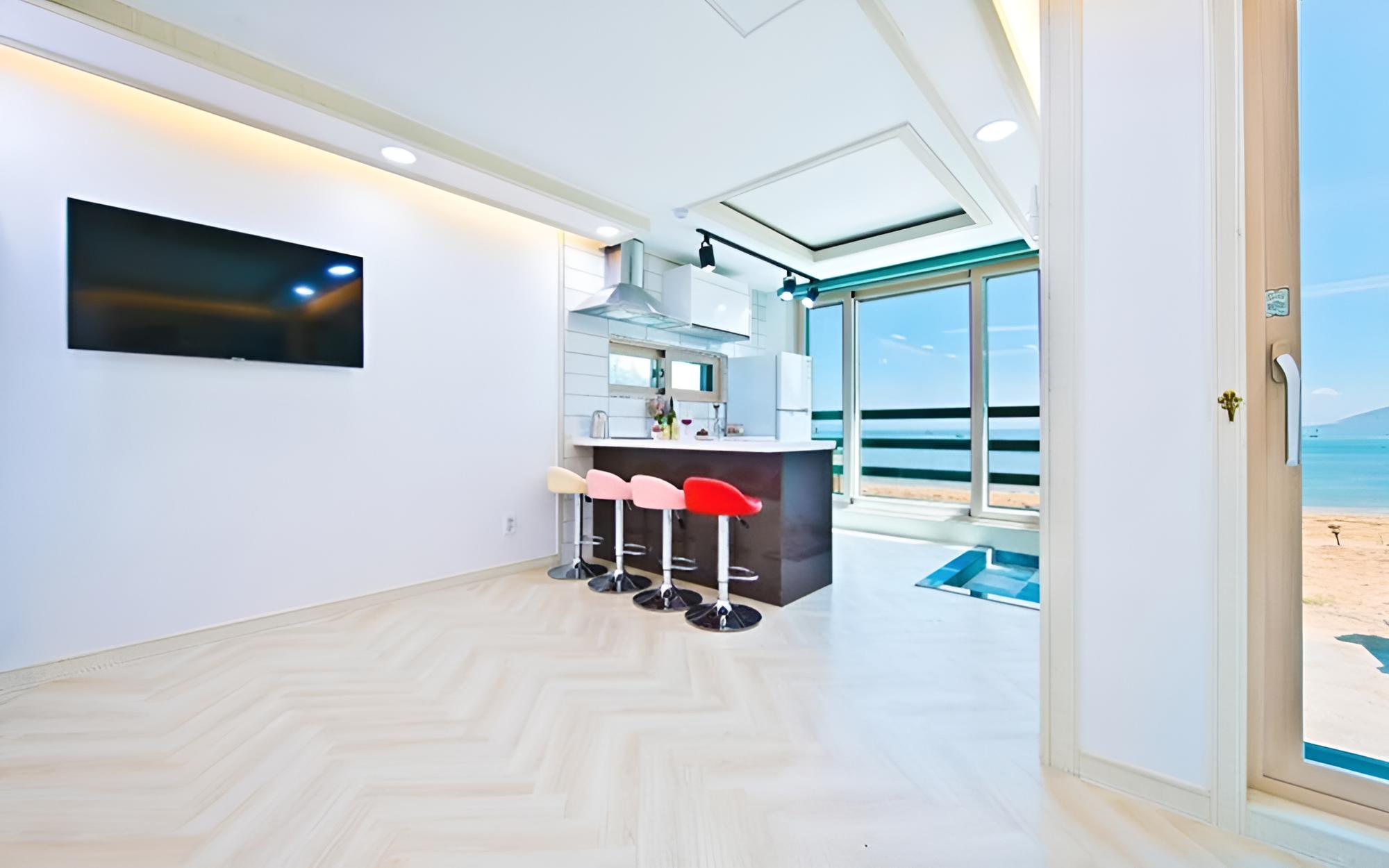 Namhae South Marine Spa Pension
