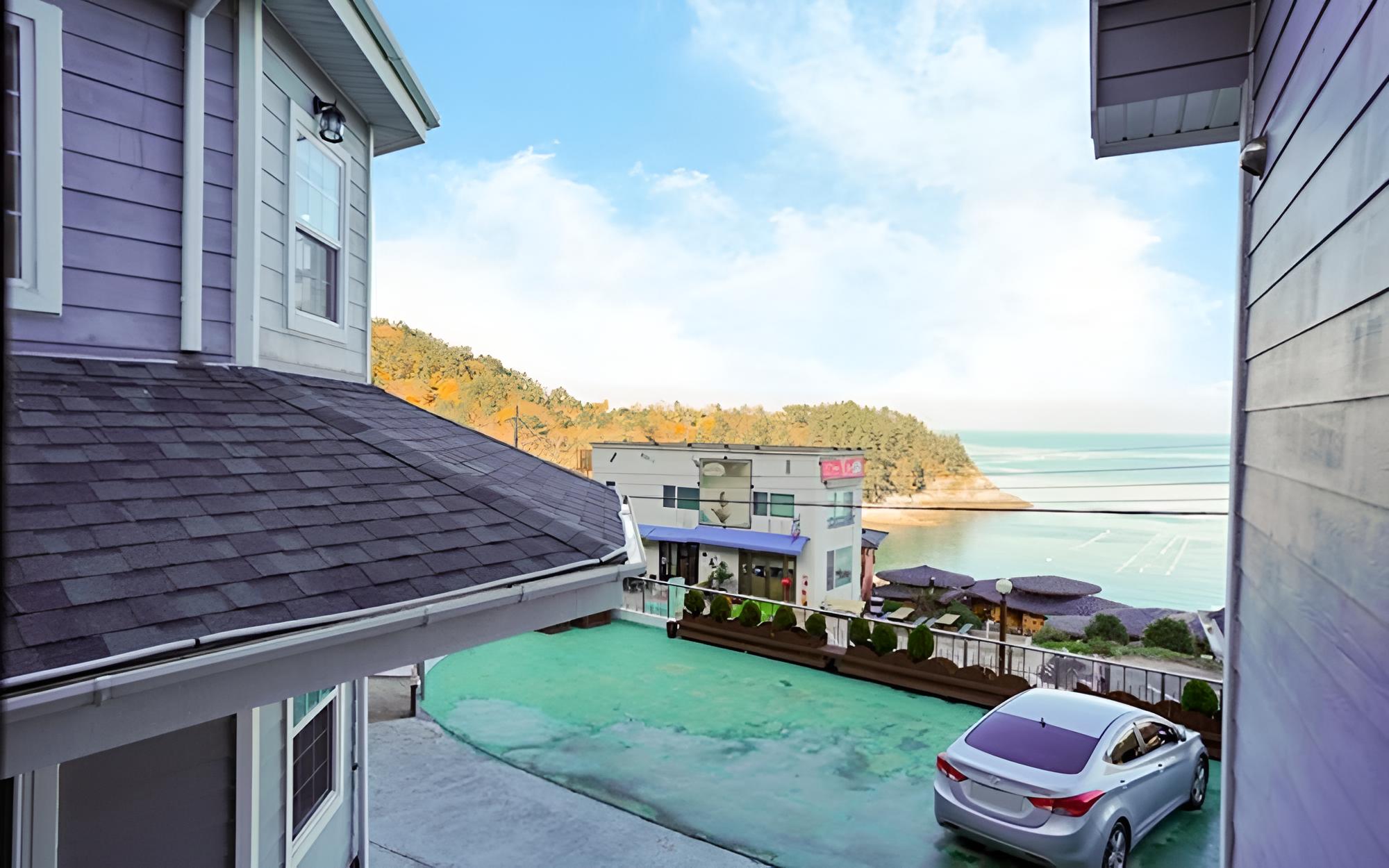 Yeosu Hyangirampunggyeong Pension