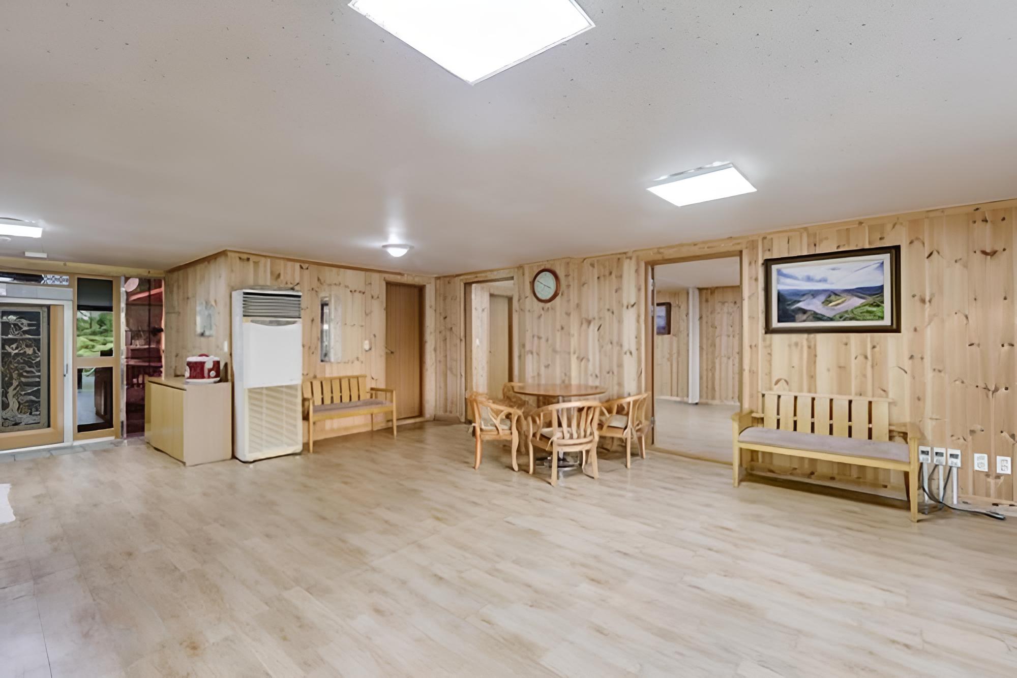 Wanju Moak Pension