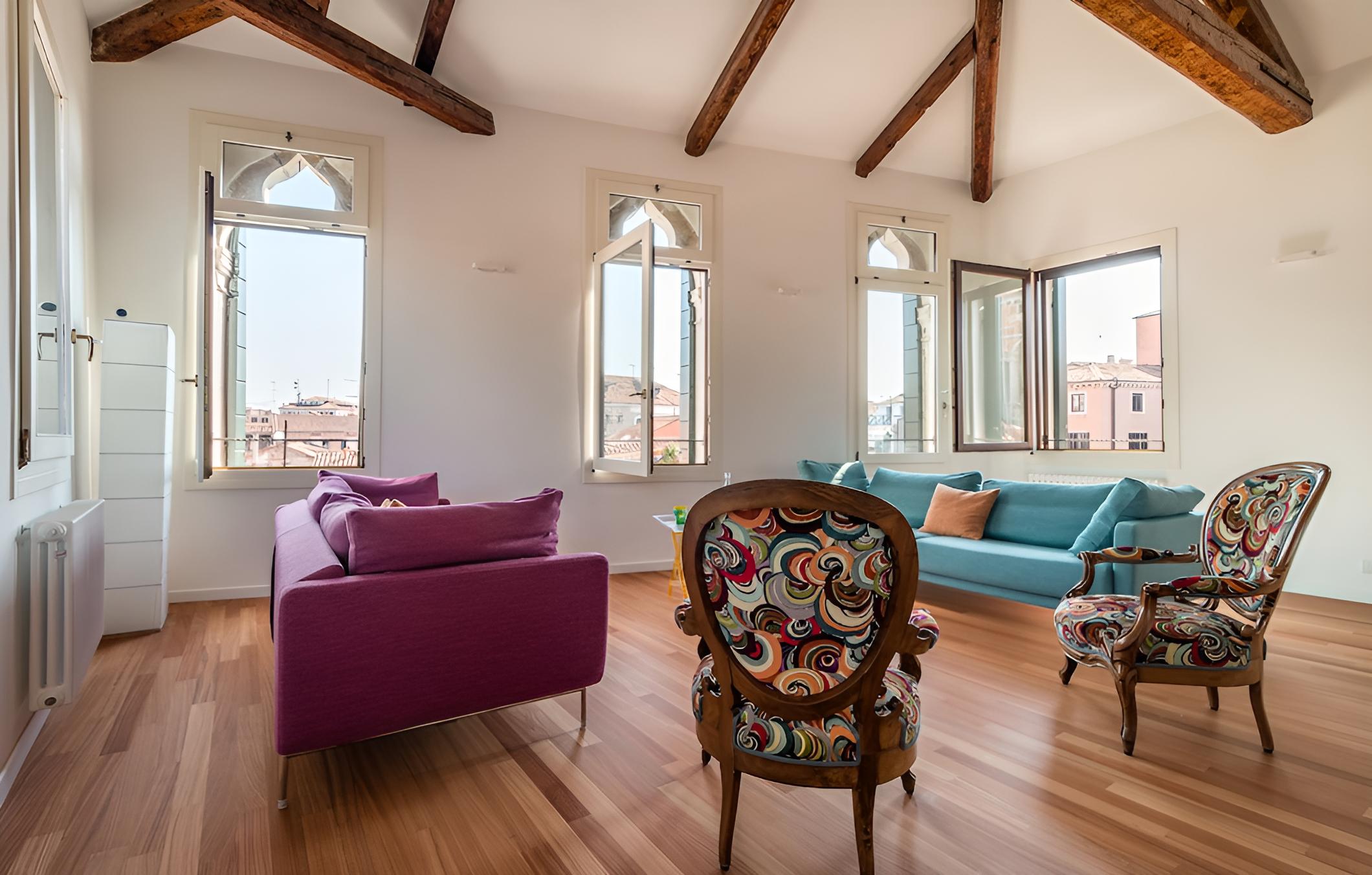 20 Windows on Venice