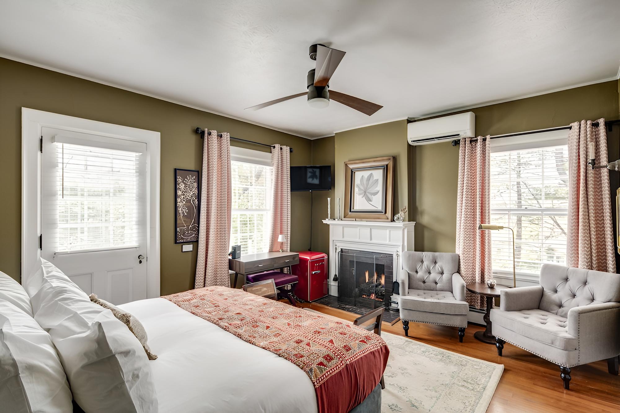 The Applewood Manor