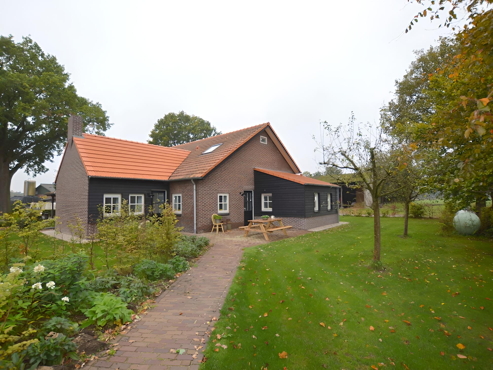 Photo 43