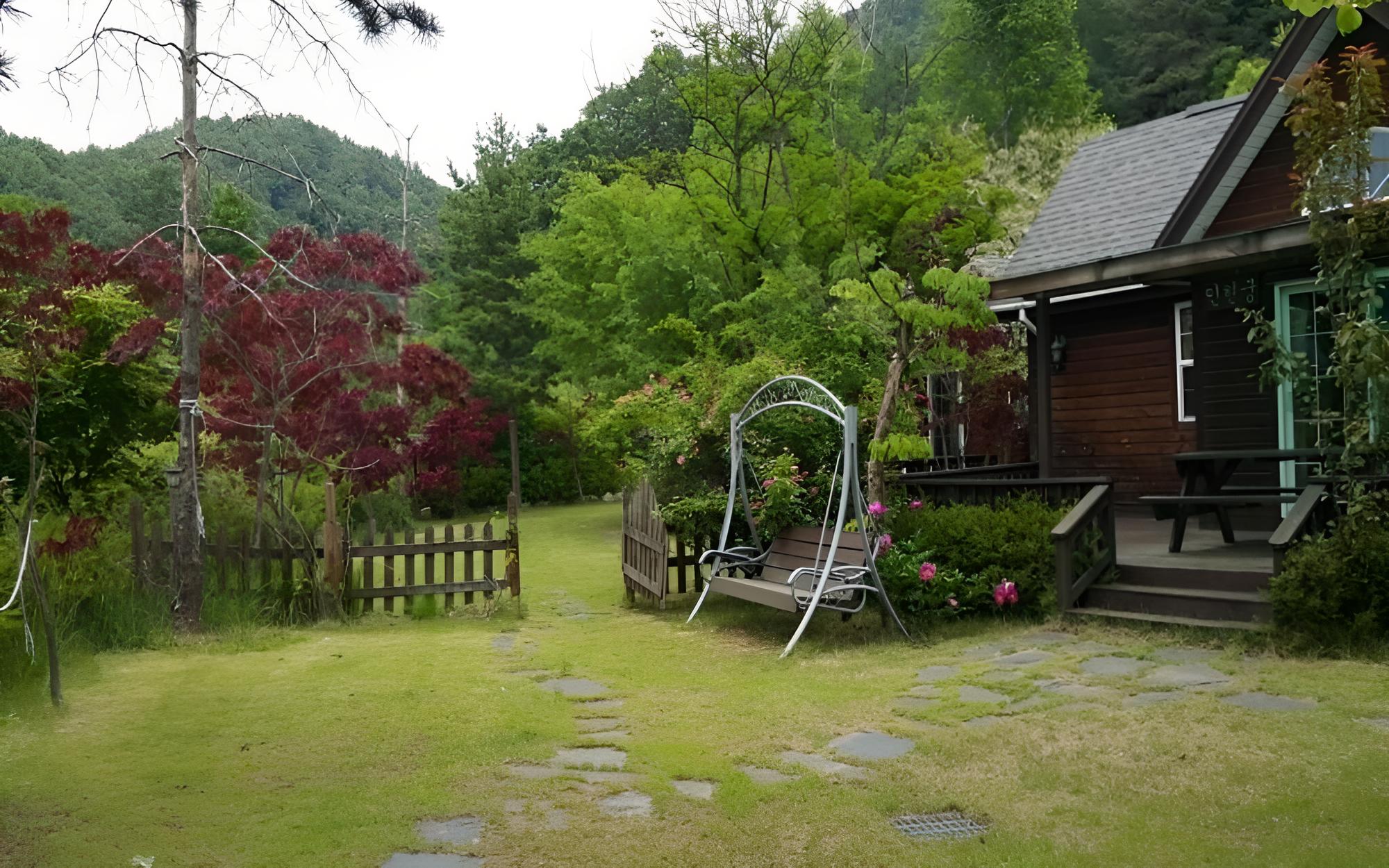 Muju Bandi Pension
