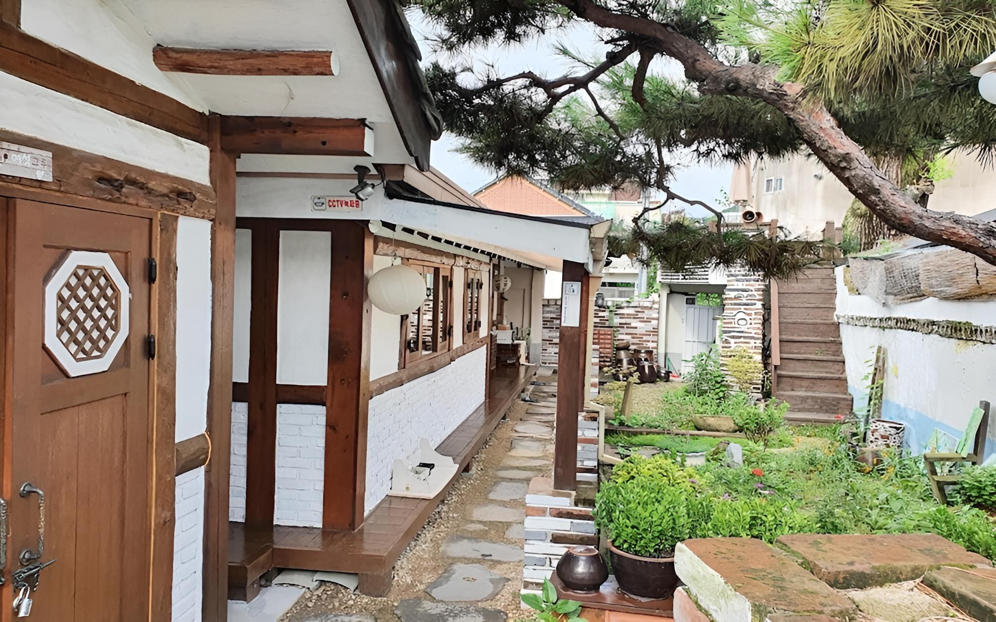 Jeonju Geurieunjip Hanok Stay