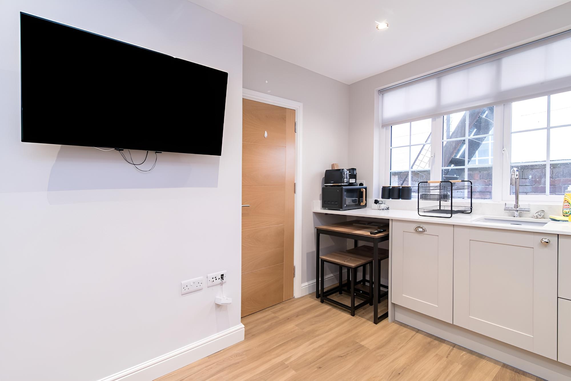 The Hollows - Sleek and Stylish 1Bed view 5