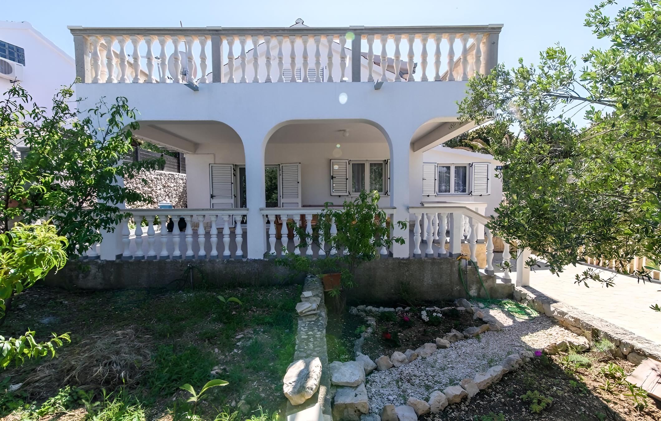 Stipe - 25m From the sea - A1 view 2