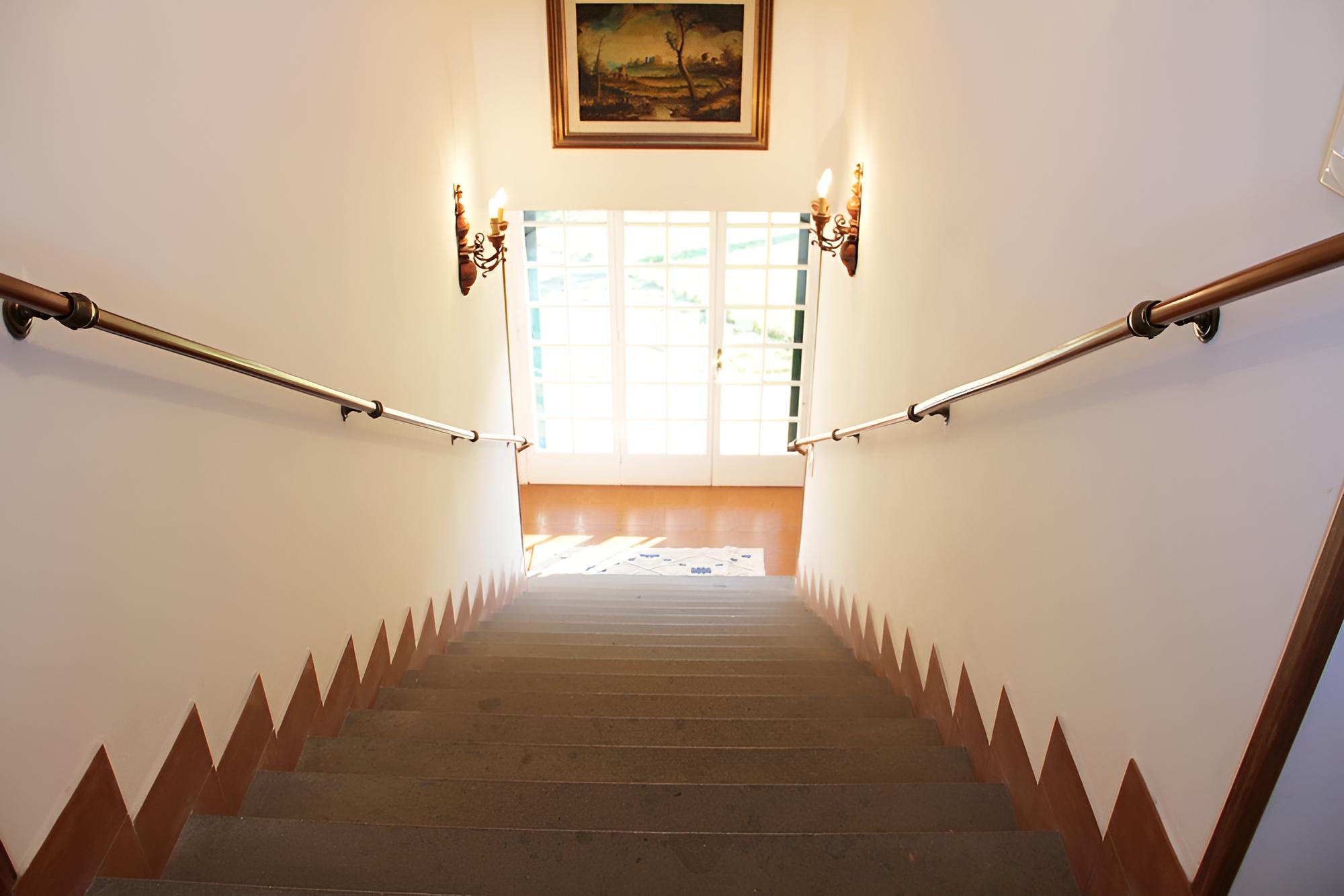 Stylish two Bedroom Apartment Near Tower Bridge by Underthedoormat