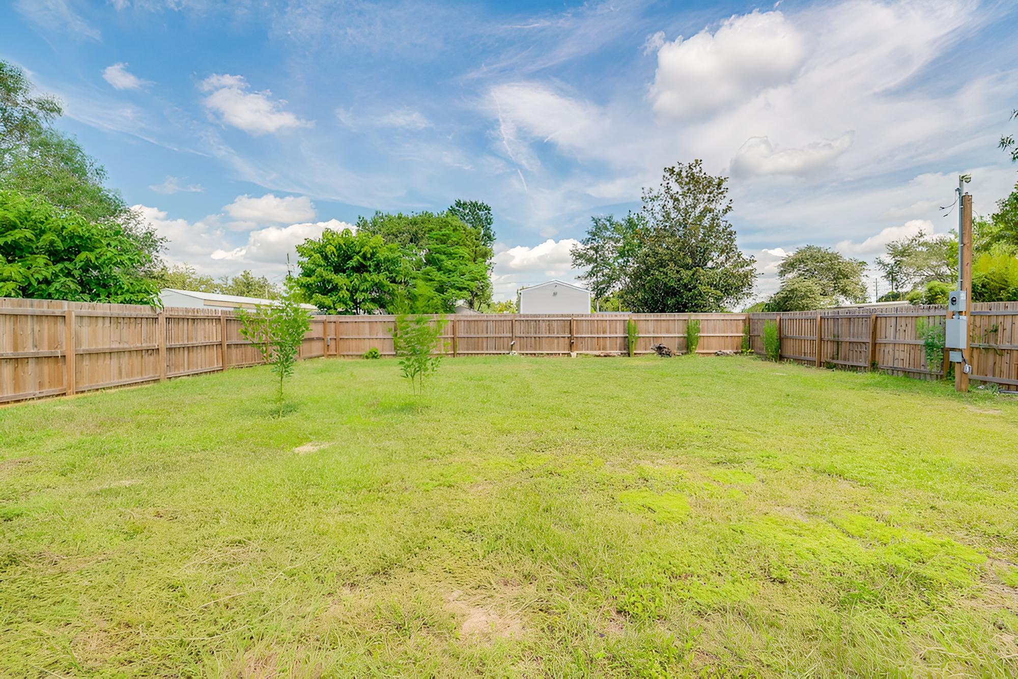 Brooksville Home w/ Fenced Yard - 14 Mi to Coast!
