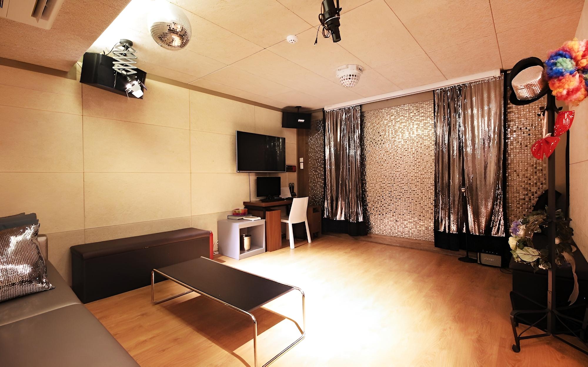 Yeongju Case Business Hotel
