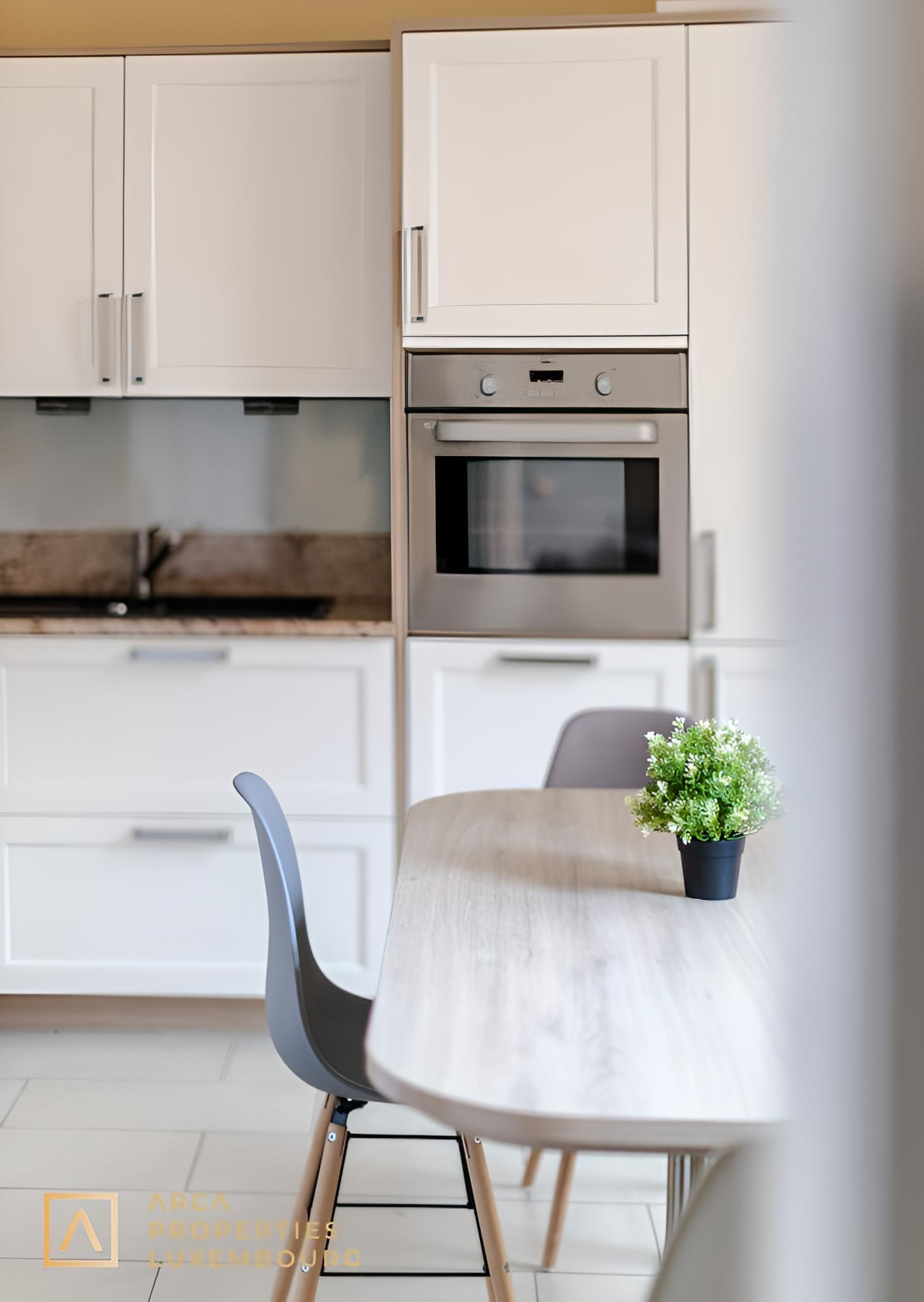 Splendid Townhome in Gare view 4