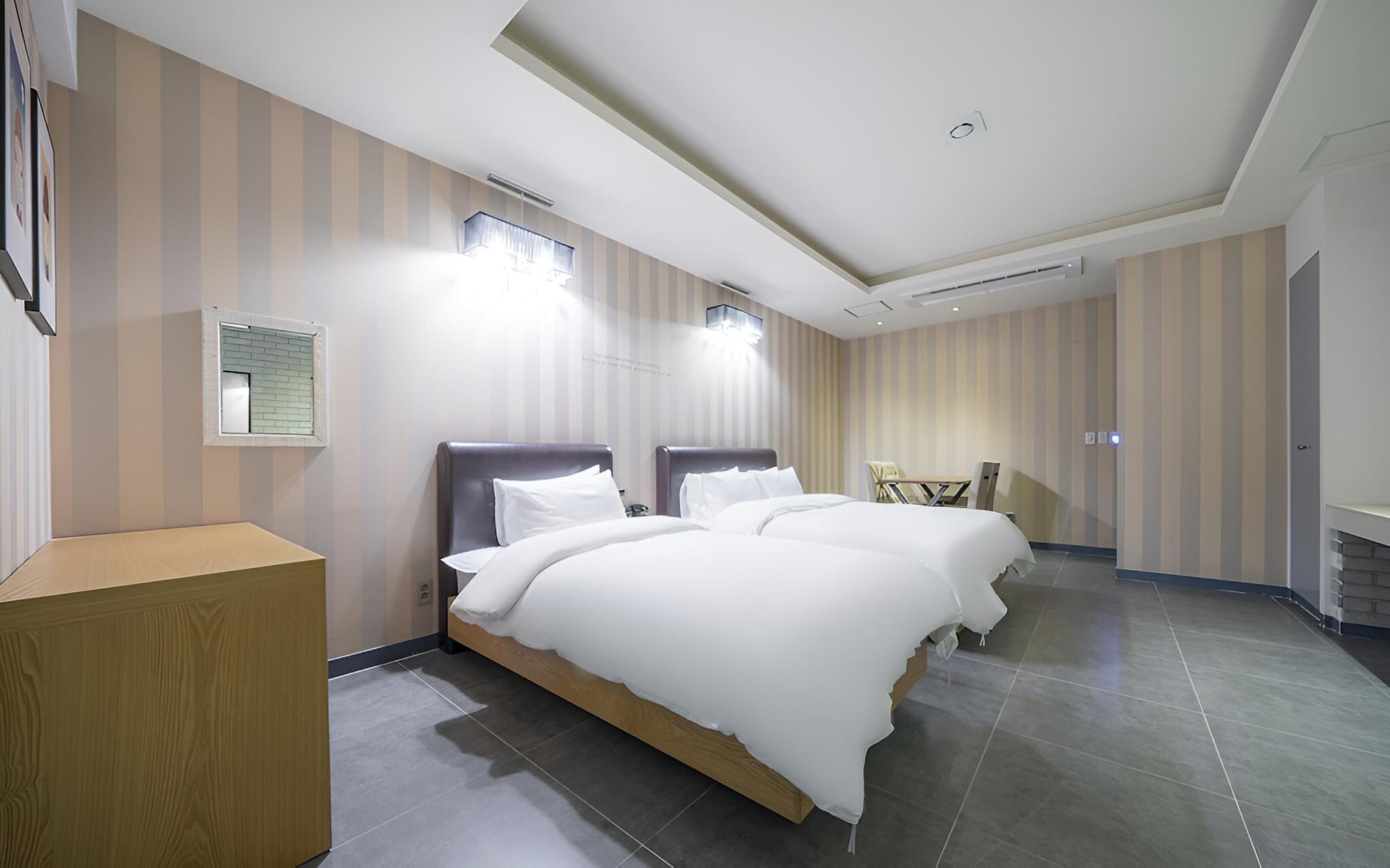 Changwon Palyongdong Praha Hotel