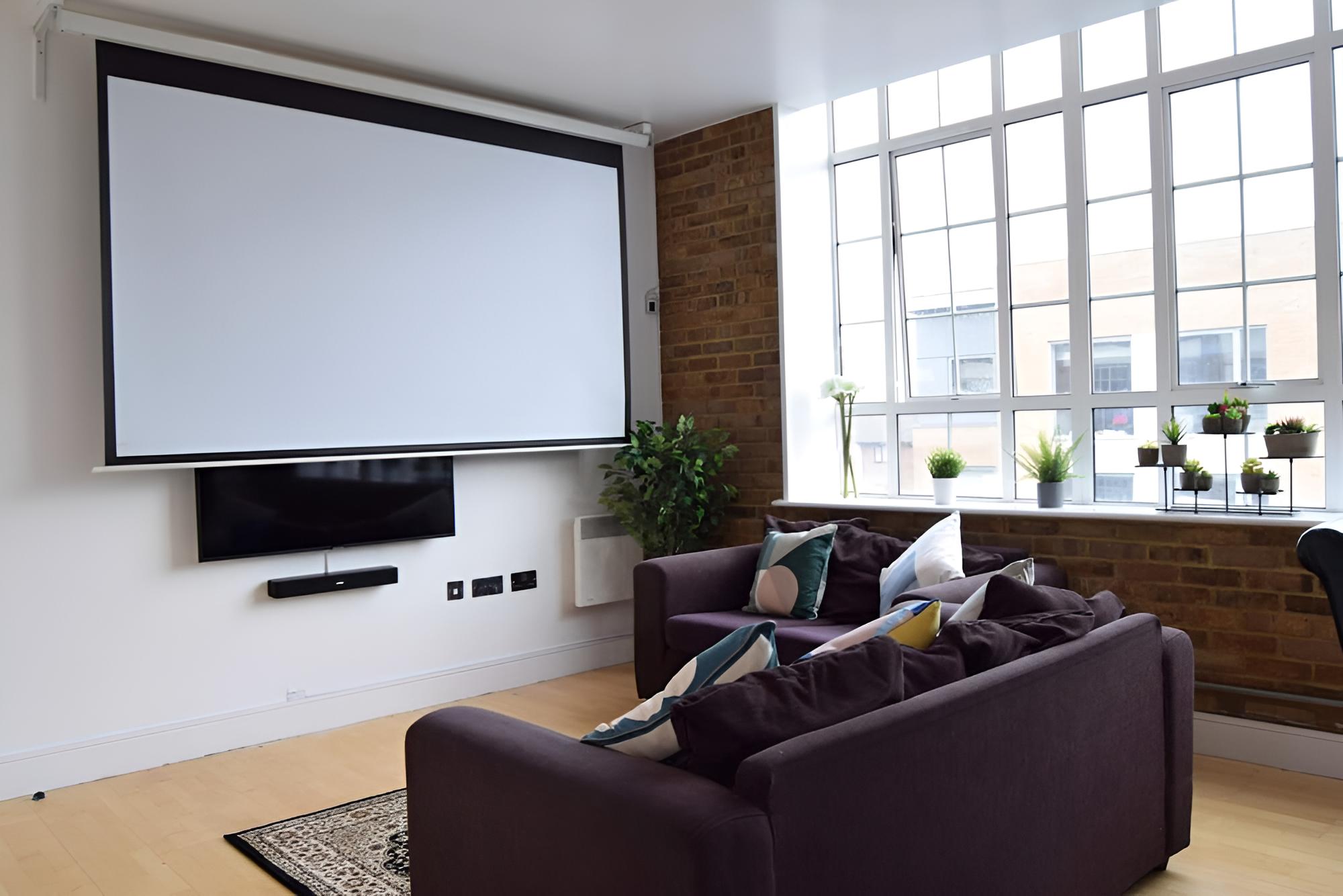 Bright Warehouse Conversion in Buzzing Peckham