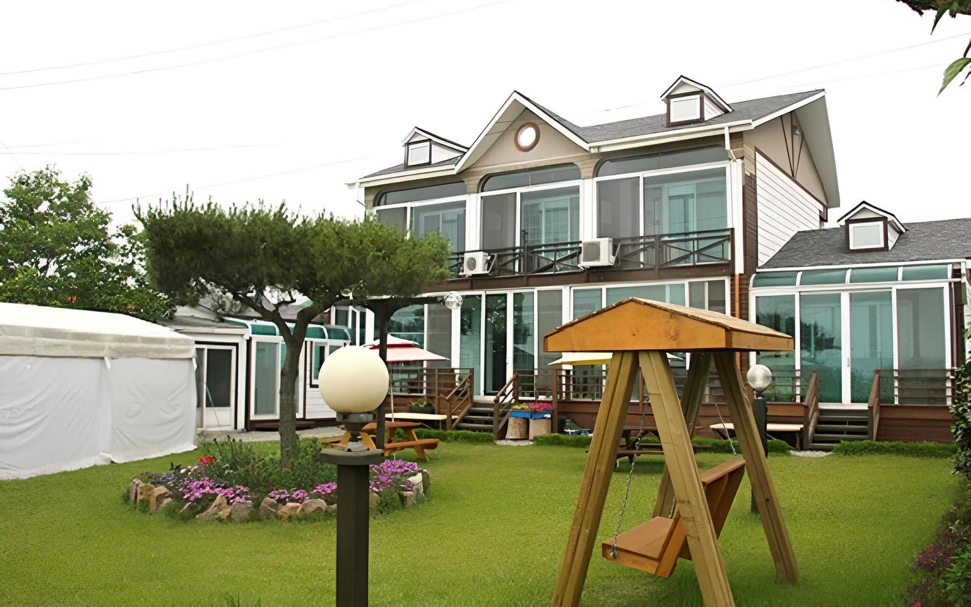 Taean Jeonyeongnoeul Pension