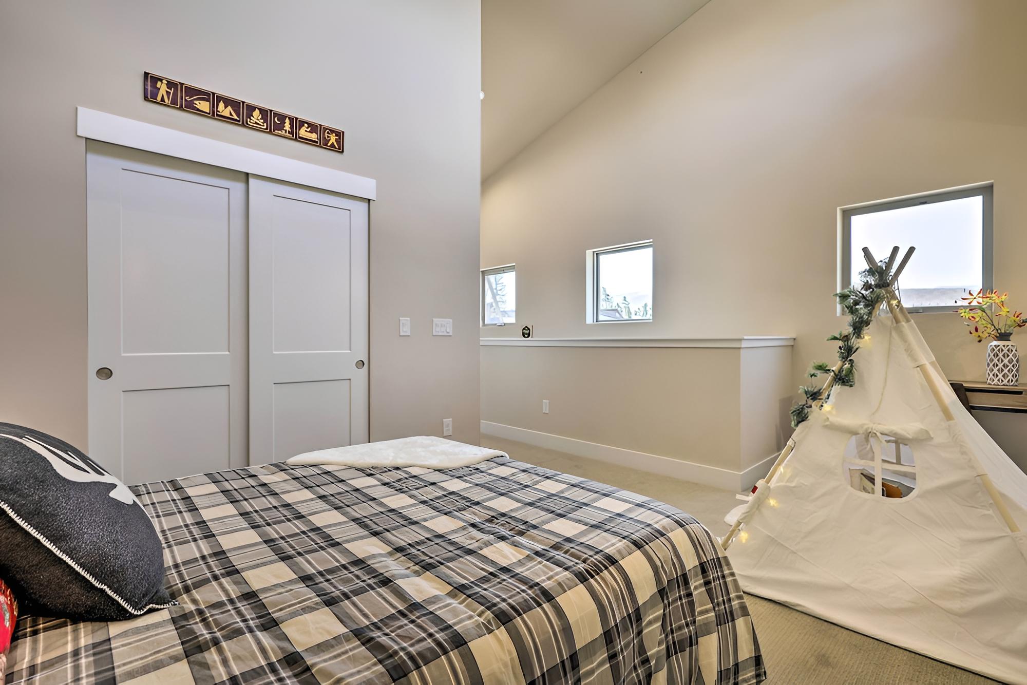 Winter Park Home: Free Ski Shuttle On-site!