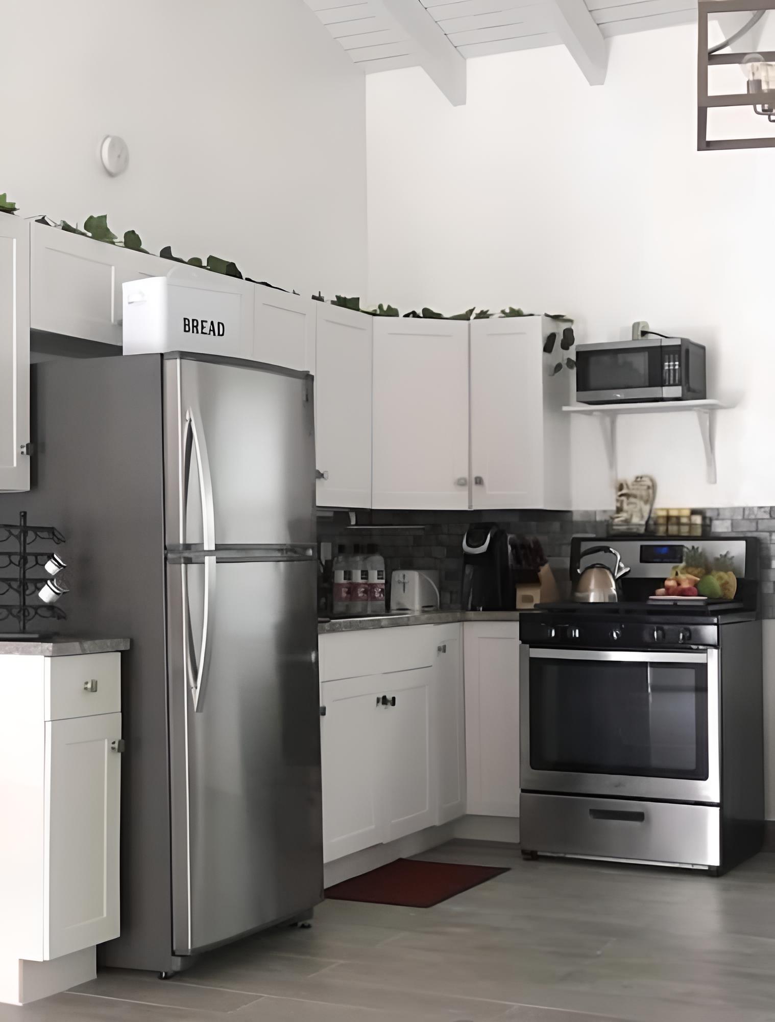 Leona's Hidden Adventure 3 Bedroom Home by Redawning